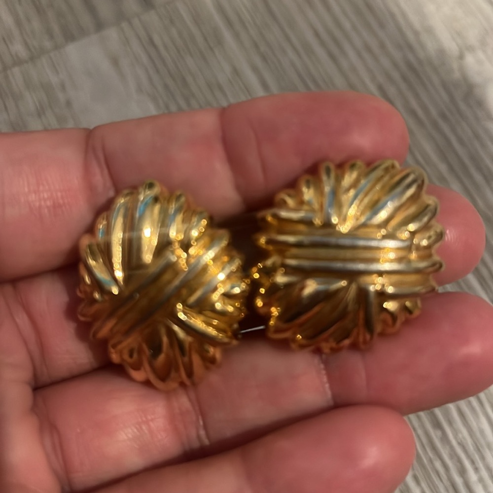 Large PAOLO GUCCI Gold Tone Earrings Criss Cross Clip Backs Vintage Jewelry - Picture 3 of 5